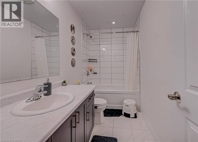 9 QUEENSBROOK Crescent — photo 25 of 36