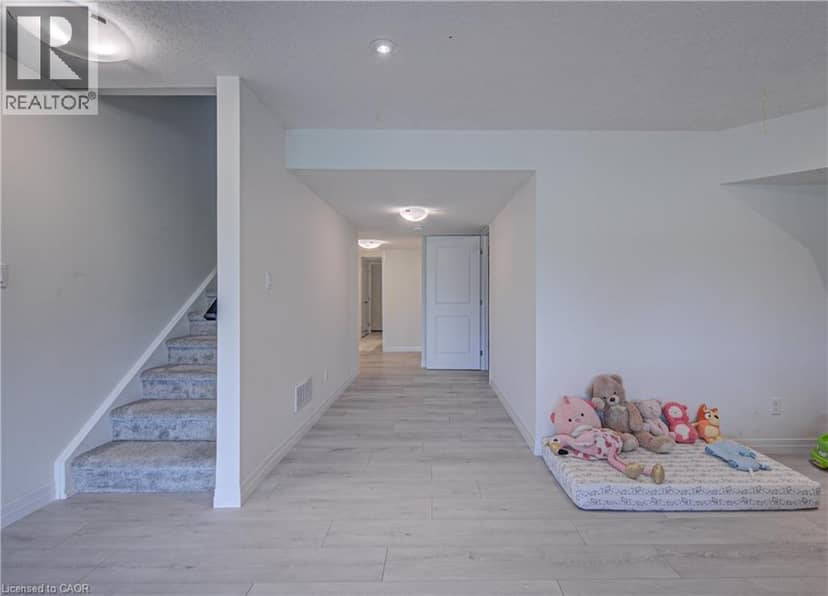 9 QUEENSBROOK Crescent — photo 26 of 36