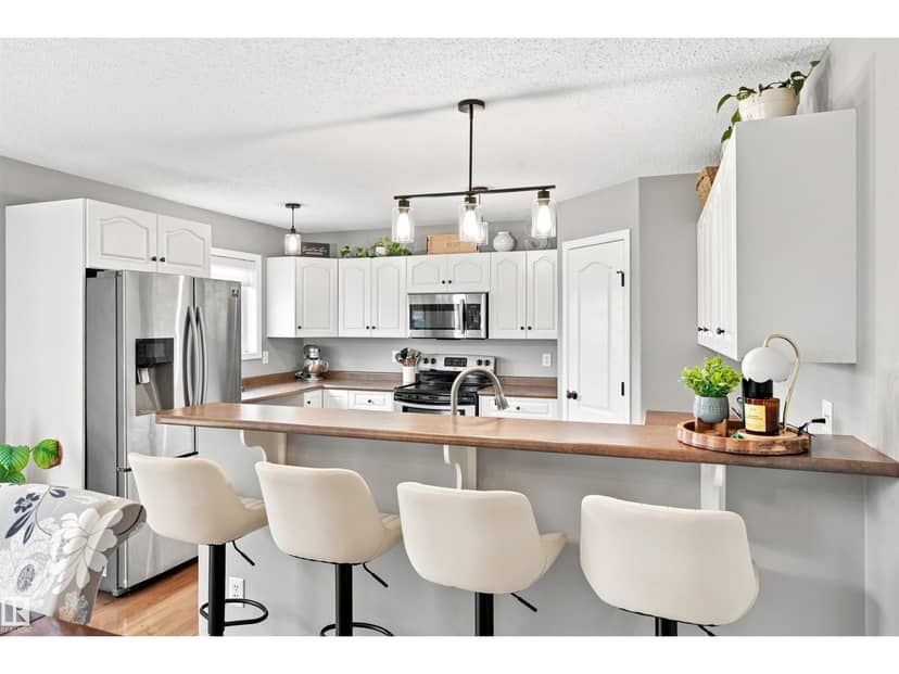 4722 63 AV — photo 11 of 32