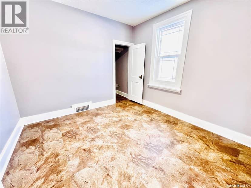 1110 Railway STREET — photo 10 of 20