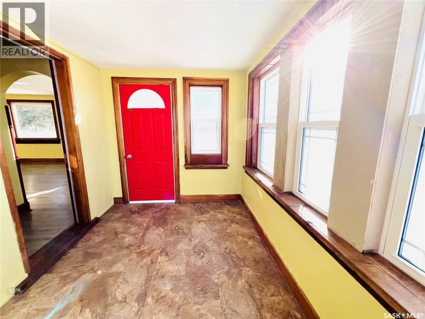 1110 Railway STREET — photo 4 of 20