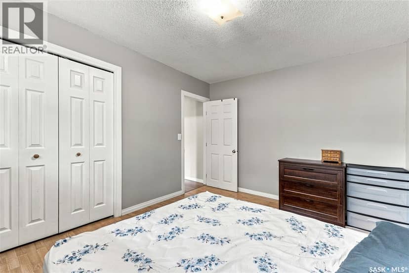 1520 Uhrich Avenue — photo 10 of 31