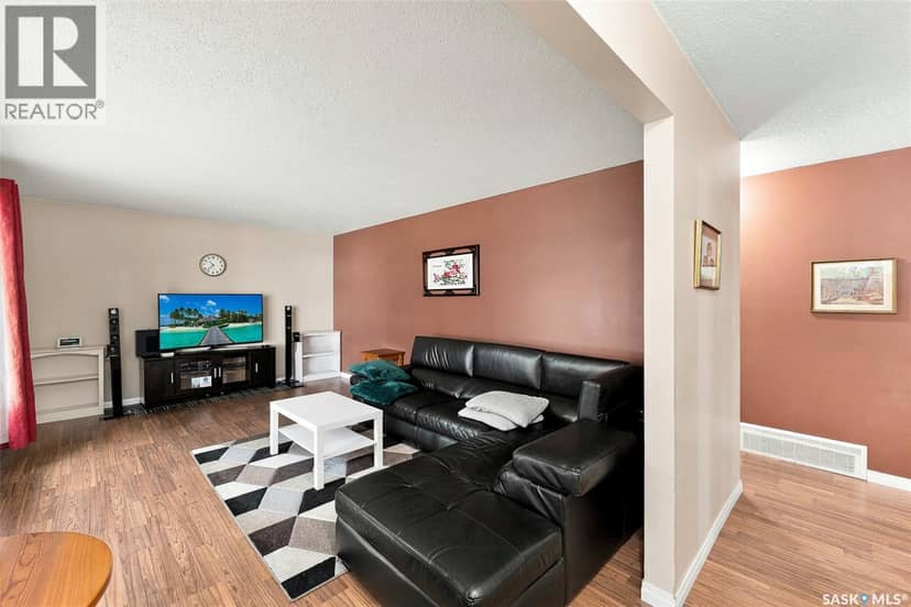 1520 Uhrich Avenue, Regina, photo 2