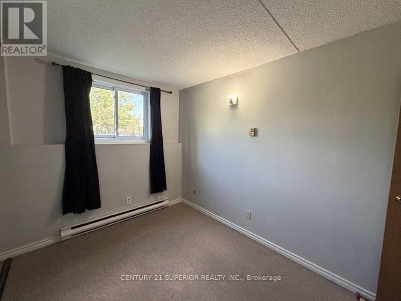 160 - 725 James Street S — photo 13 of 15