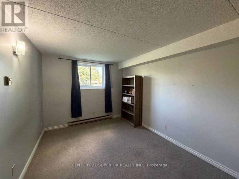 160 - 725 James Street S — photo 9 of 15