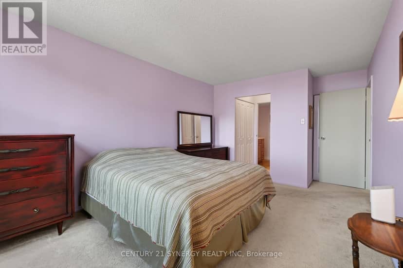 704 - 2759 Carousel Crescent — photo 27 of 40