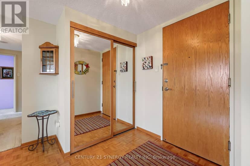 704 - 2759 Carousel Crescent — photo 4 of 40
