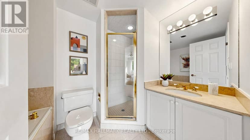 312 - 1818 Bayview Avenue — photo 17 of 38