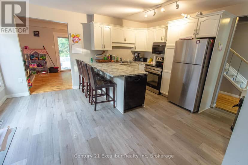 517 Shortreed Avenue — photo 3 of 15