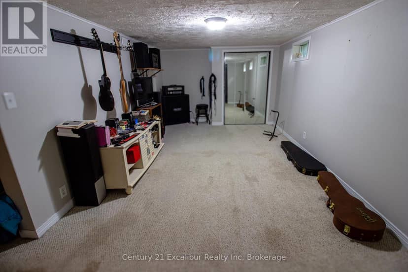 517 Shortreed Avenue — photo 9 of 15