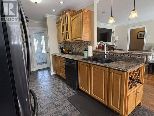 2 Crimson Avenue — photo 18 of 40