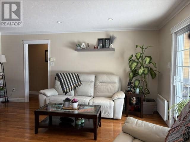 2 Crimson Avenue — photo 23 of 40