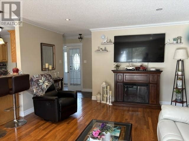 2 Crimson Avenue — photo 27 of 40