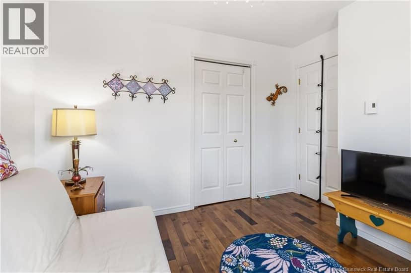 276 Glencairn Drive — photo 17 of 32