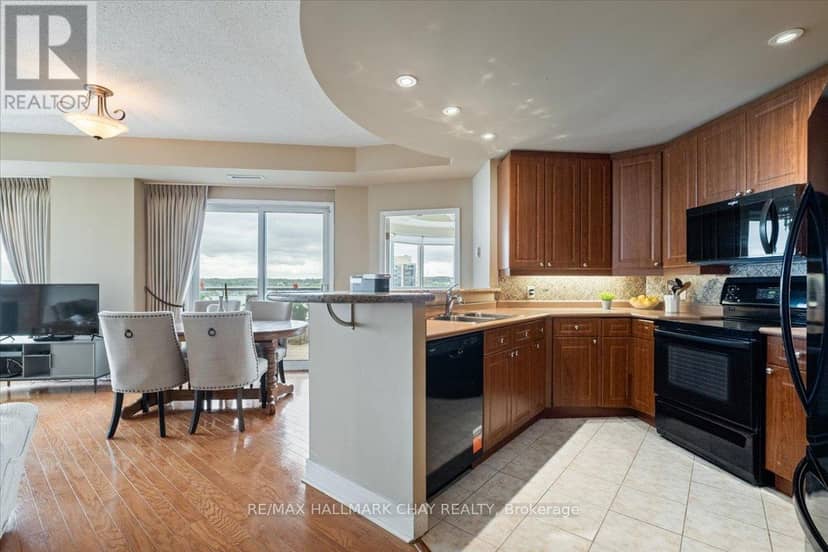 1411 - 2 Toronto Street — photo 13 of 40