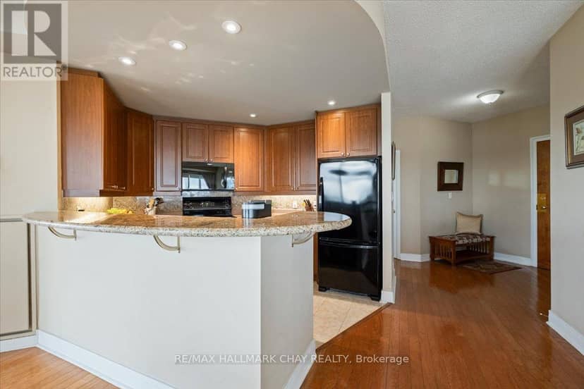 1411 - 2 Toronto Street — photo 16 of 40