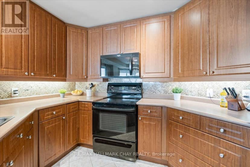 1411 - 2 Toronto Street — photo 17 of 40