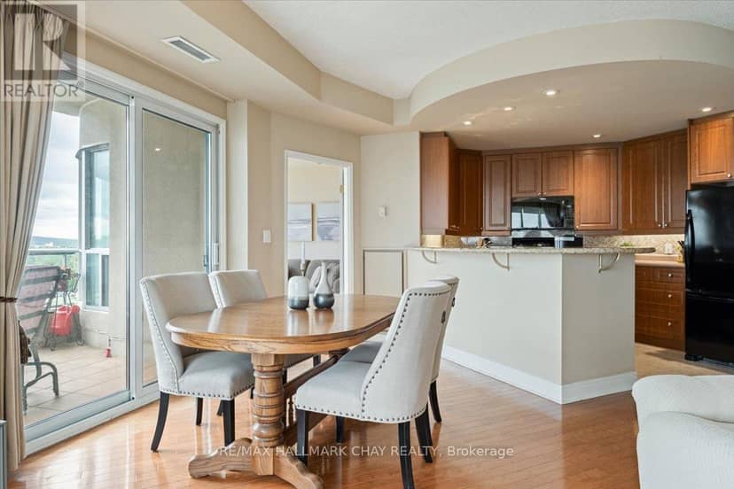 1411 - 2 Toronto Street — photo 18 of 40