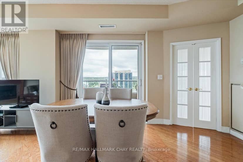 1411 - 2 Toronto Street — photo 19 of 40