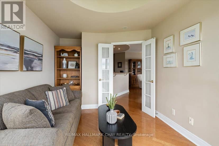 1411 - 2 Toronto Street — photo 23 of 40