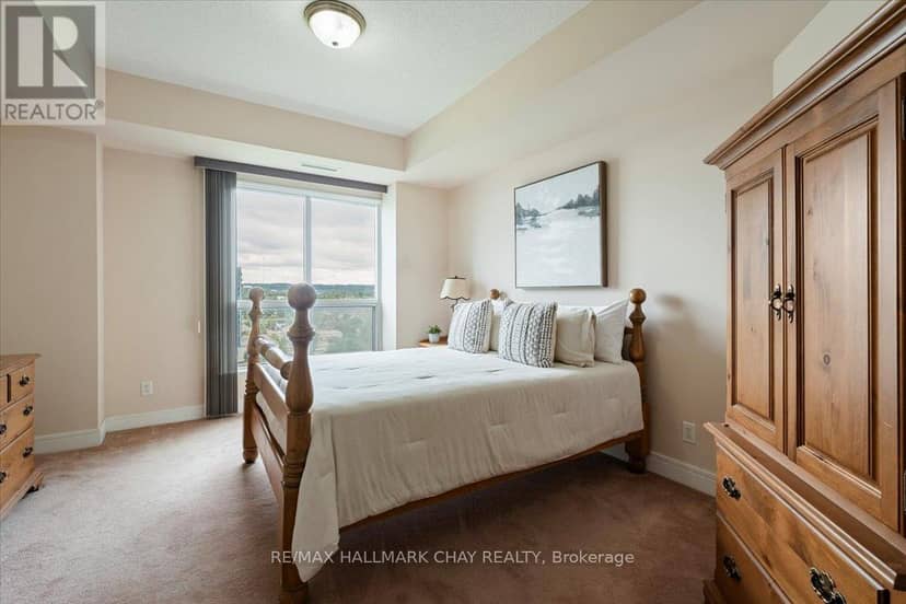 1411 - 2 Toronto Street — photo 32 of 40