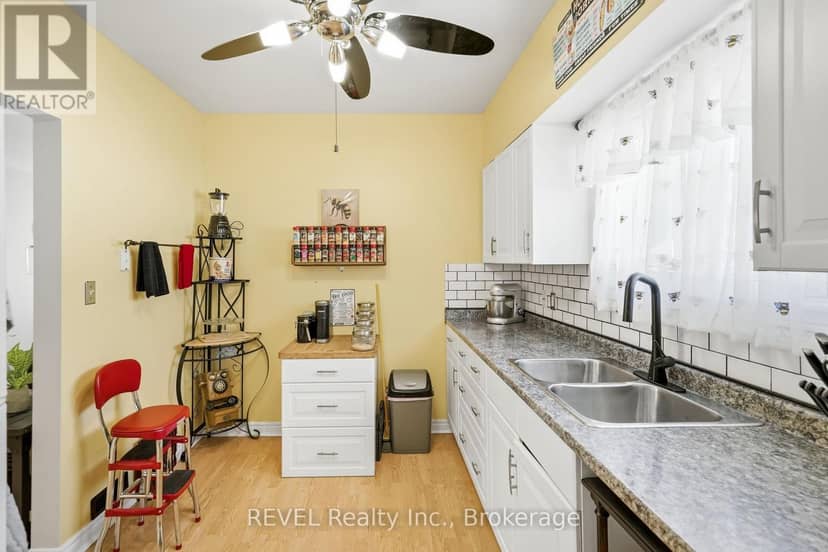 9 Cambridge Avenue — photo 13 of 27