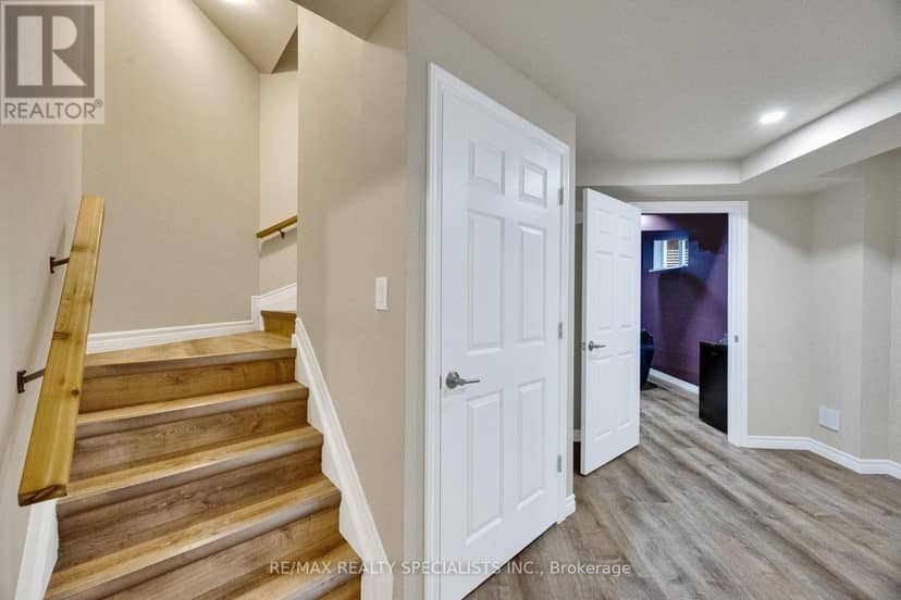 18 - 3270 Singleton Avenue — photo 35 of 40