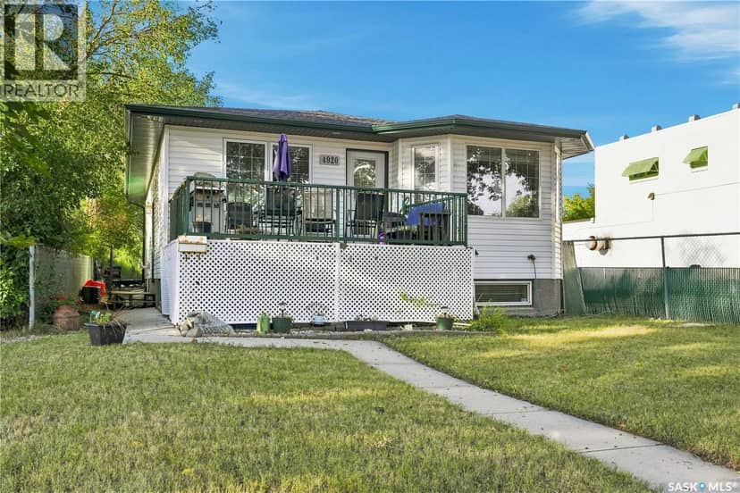 4920 Dewdney Avenue — photo 2 of 40