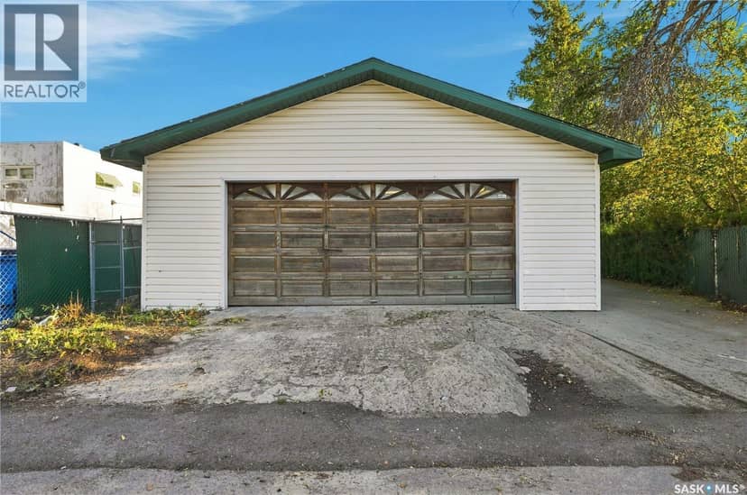 4920 Dewdney Avenue — photo 38 of 40