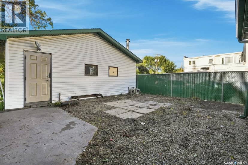 4920 Dewdney Avenue — photo 39 of 40