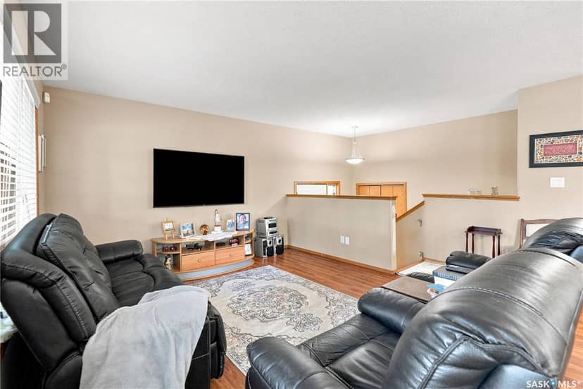 4920 Dewdney Avenue — photo 6 of 40