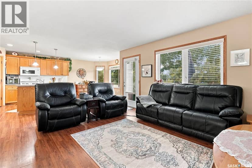4920 Dewdney Avenue — photo 8 of 40