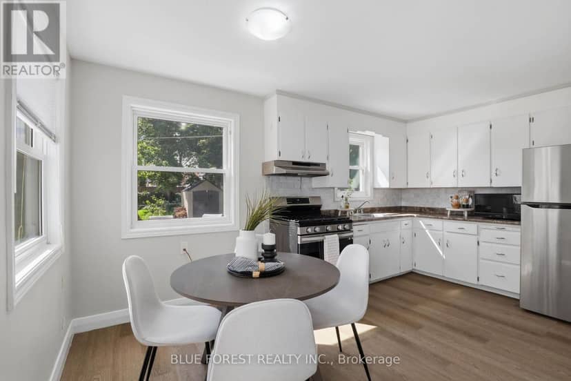 35 Mackay Avenue — photo 11 of 40