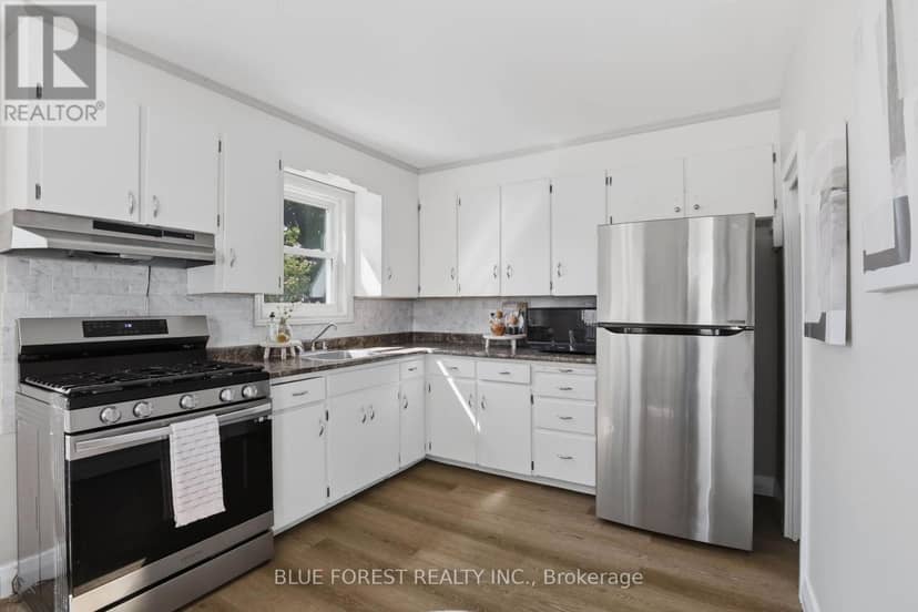 35 Mackay Avenue — photo 12 of 40