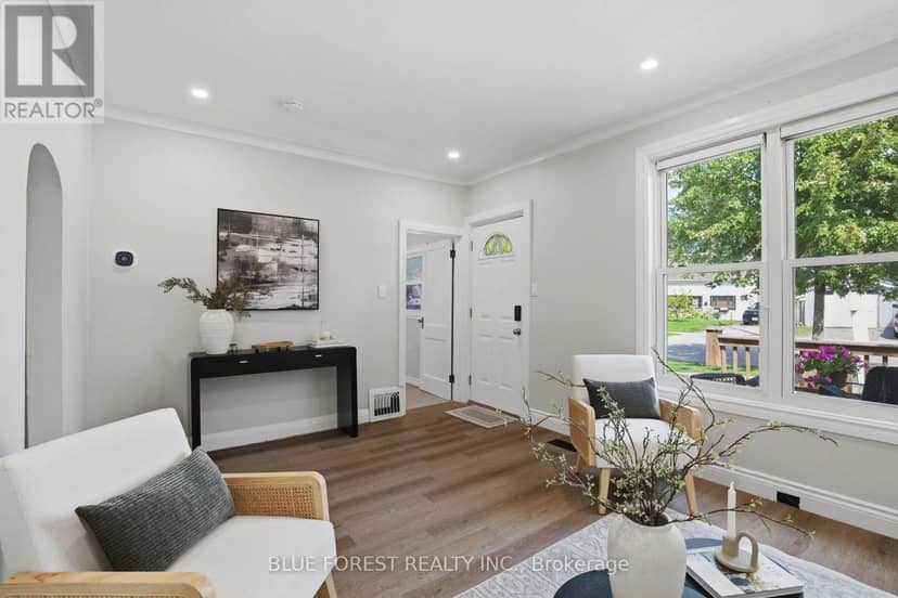 35 Mackay Avenue — photo 10 of 40