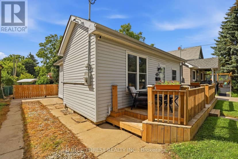 35 Mackay Avenue — photo 4 of 40