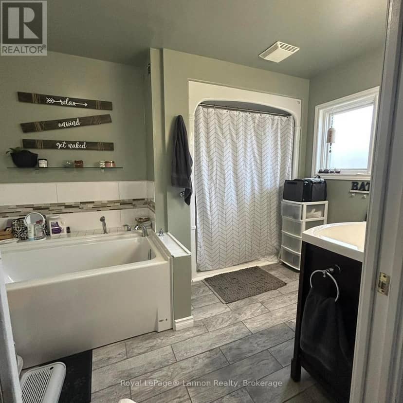 209 McKenzie Avenue E — photo 15 of 38