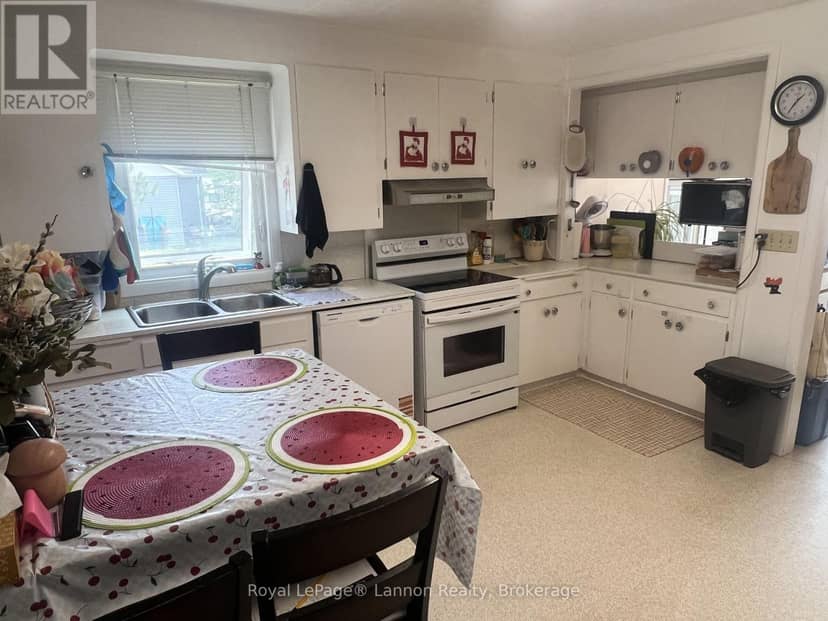 7 Errington Avenue — photo 11 of 24