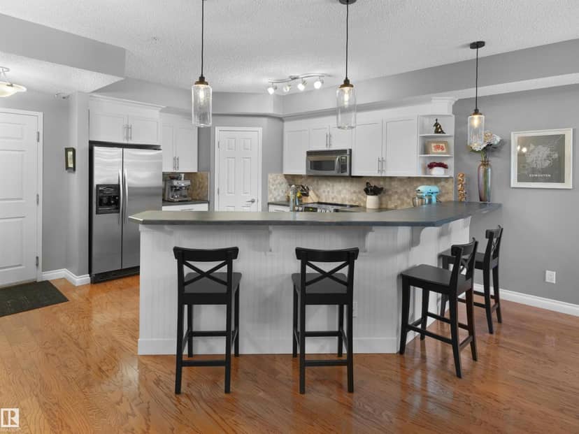 #209 9811 96A ST NW — photo 11 of 39