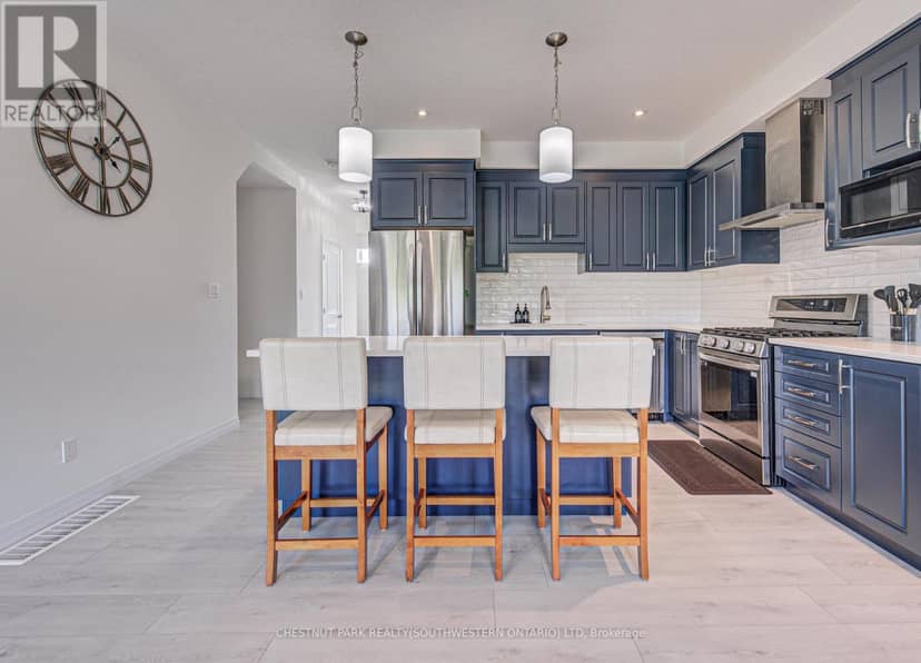 9 Queensbrook Crescent — photo 8 of 27