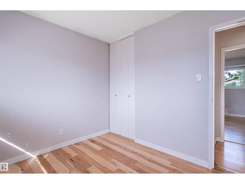 5207 103 AV NW — photo 32 of 40