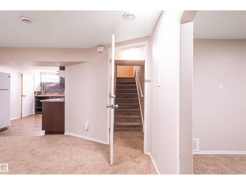 5207 103 AV NW — photo 35 of 40