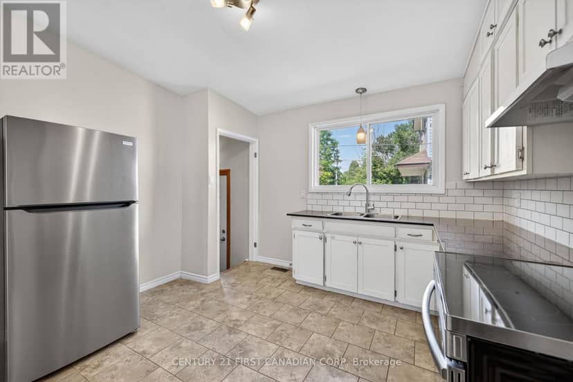372 Dieppe Street — photo 11 of 40