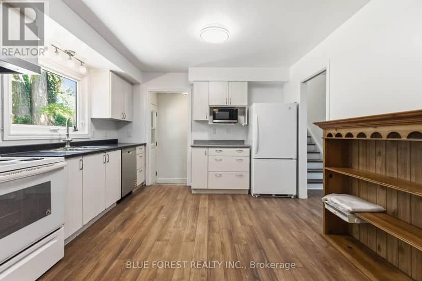 59 Scotchpine Crescent — photo 12 of 31