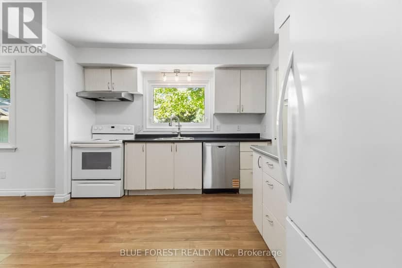 59 Scotchpine Crescent — photo 14 of 31