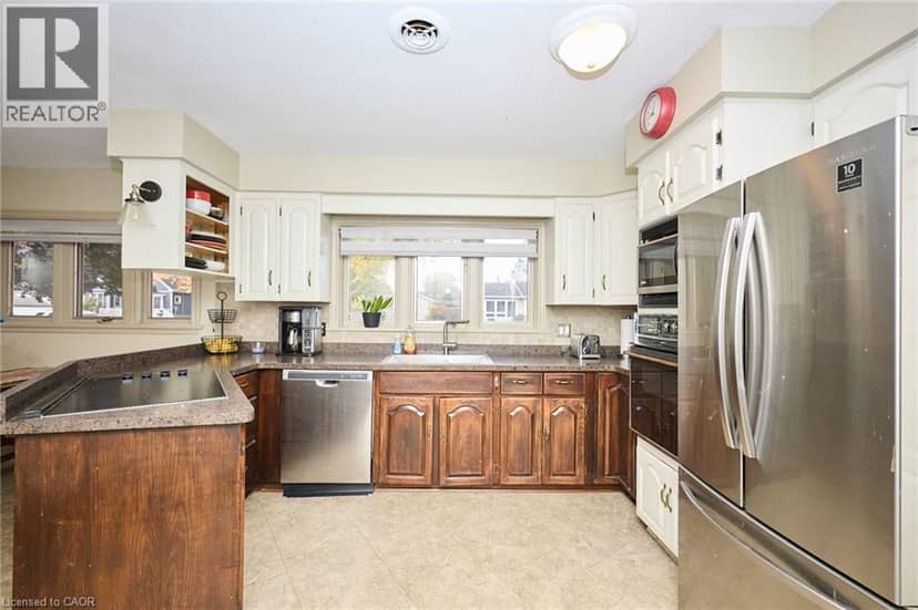 123 FAIRVIEW Avenue W — photo 11 of 40