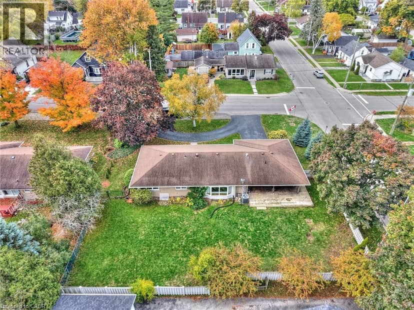 123 FAIRVIEW Avenue W — photo 4 of 40