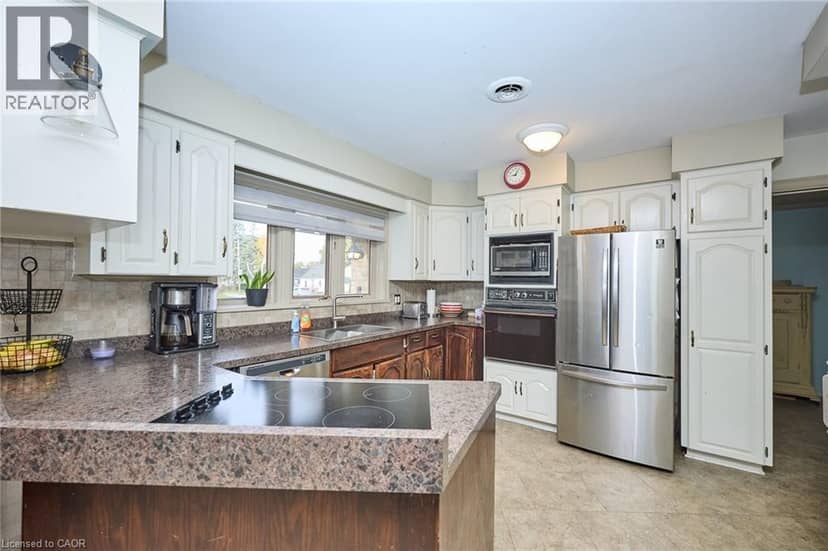 123 FAIRVIEW Avenue W — photo 10 of 40