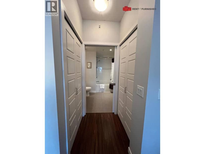 211 215 W 1ST STREET, Vancouver, photo 3