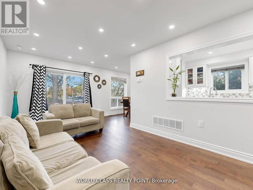 1638 Norwill Crescent — photo 12 of 40